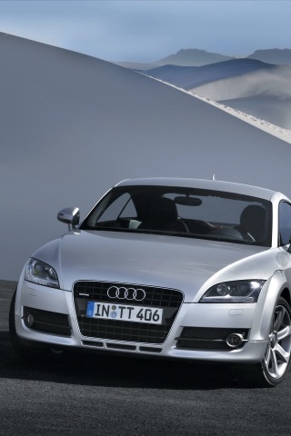 Audi TT на фоне снега обои