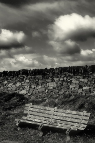 Скамейка у дороги обои