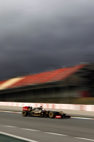 Болид на треке обои