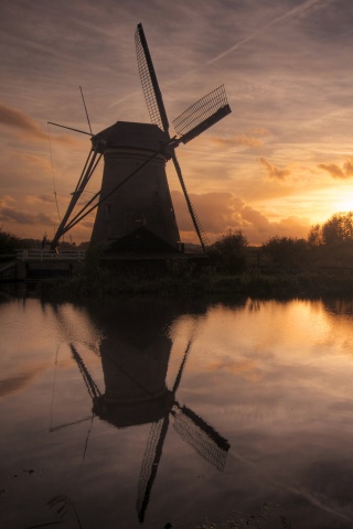 Мельница на озере обои