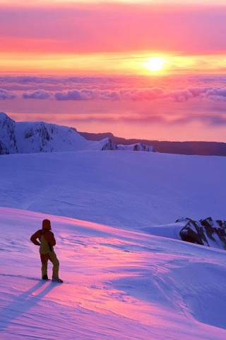 Путешественник в горах обои