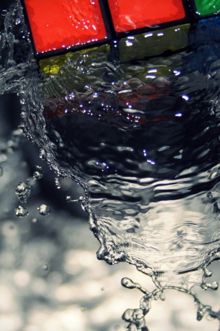 Кубик рубика в воде обои