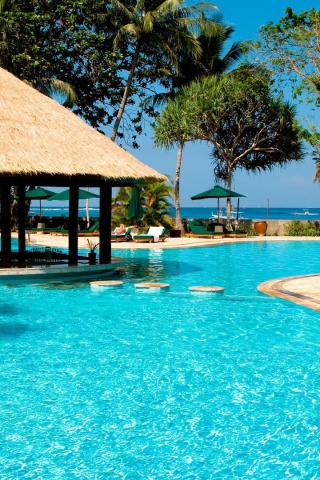 Бассейн отеля обои