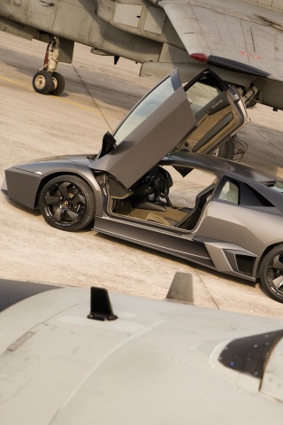 Ламборджини на военной базе обои