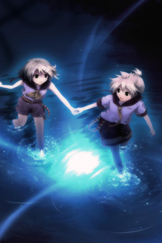 Девочки бегут по воде обои