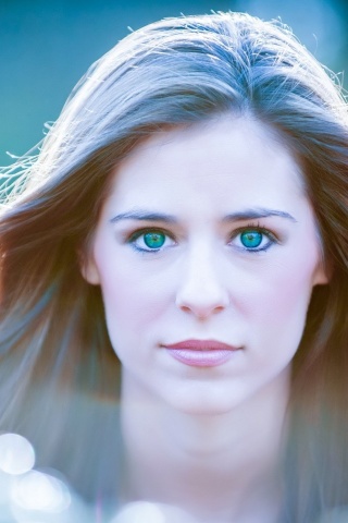 Девушка с голубыми глазами обои