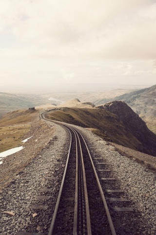 Рельсы уходящие вдаль обои