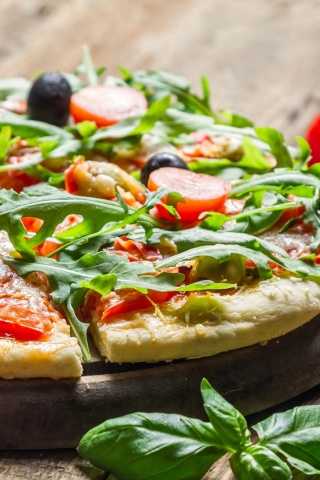 Свежая пицца с рукколой обои