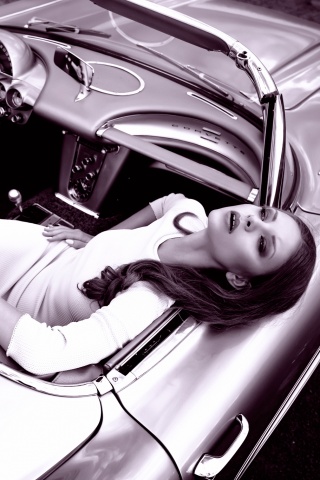 Женщина в кабриолете обои