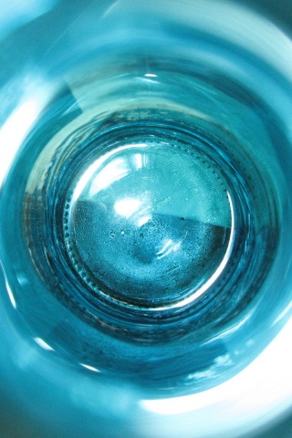 Дно стеклянной бутылки обои