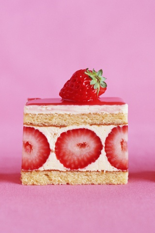 Ломтики клубничного торта обои