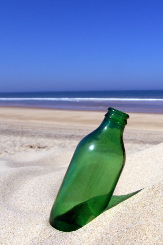 Бутылка на пляже обои
