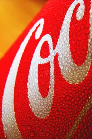 Запотевшая банка Кока-Колы обои