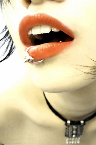 Девушка с кольцом обои