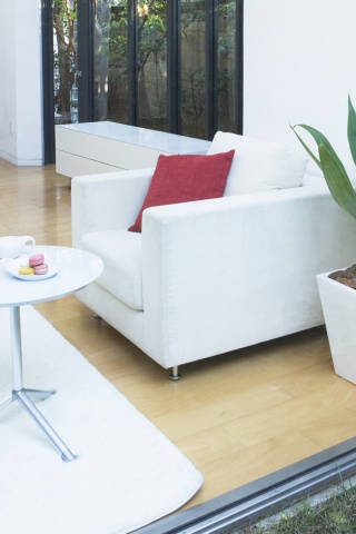 Белое кресло обои