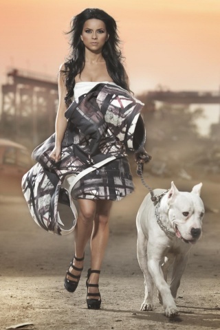 Девушка с питбулем обои