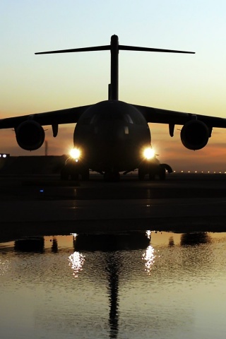 Самолет на взлетной полосе обои