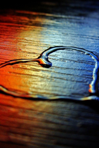 Сердечко из воды обои