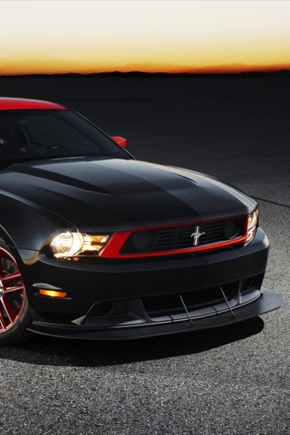 Черный Форд Мустанг с красными полосами обои