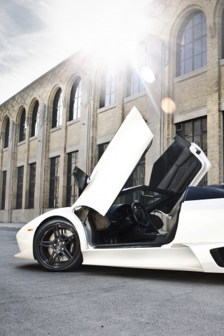 Белая Ламборгини Мурсьелаго обои