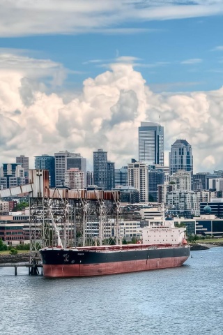 Баржа в ожидании отплытия обои