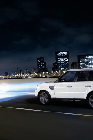 Рендж ровер на трассе обои