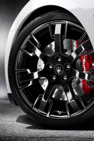 Колесу Maserati Granturismo обои