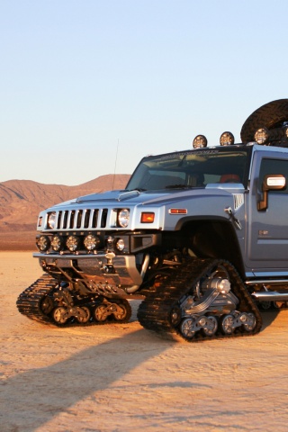 Hammer на гусеницах обои