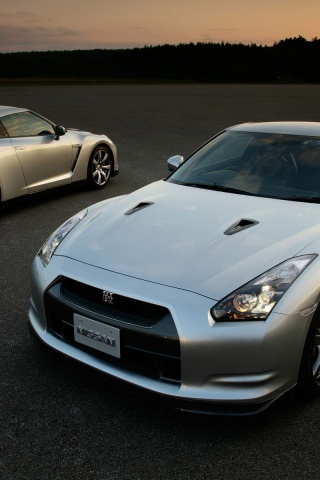 Nissan с двух ракурсов обои