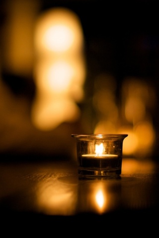 Свеча во тьме обои