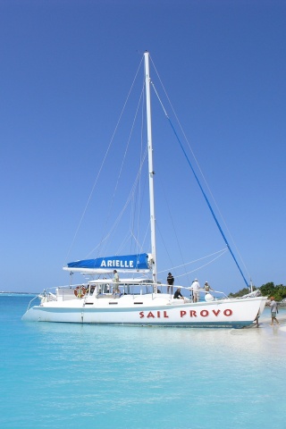 Яхта в голубой лагуне обои