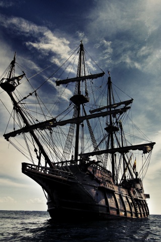 Галеон в море обои