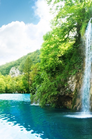 Водопад у реки обои