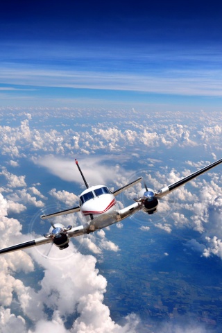 Самолет над облаками обои