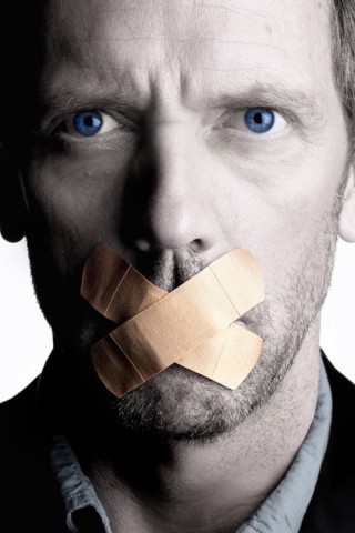 Хаус с пластырем на рту обои