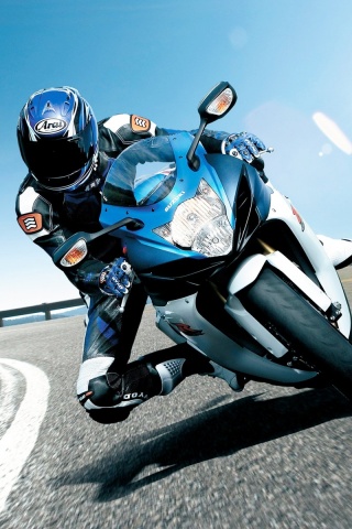 Мотоциклист на повороте обои