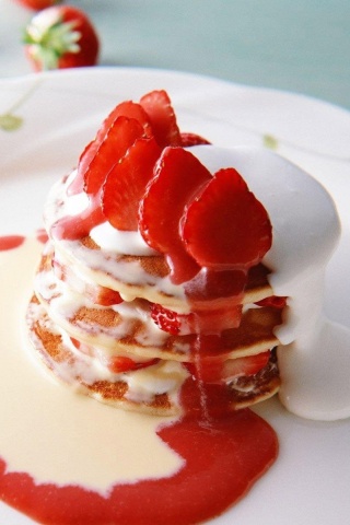 Блинчики с клубникой обои