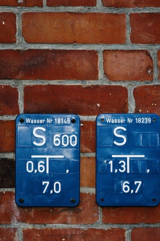 Стена с обозначениями обои