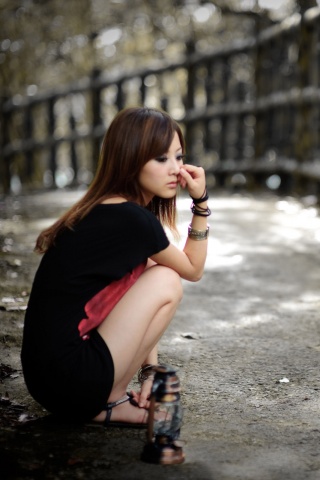 Грустная японская девушка обои