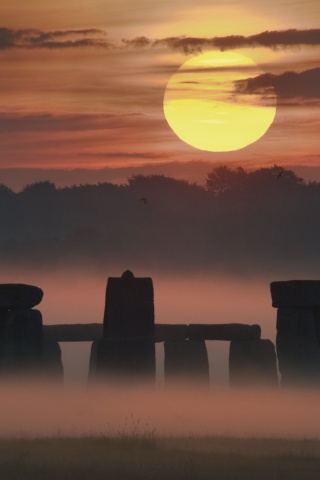 Стоунхэндж в утреннем тумане обои
