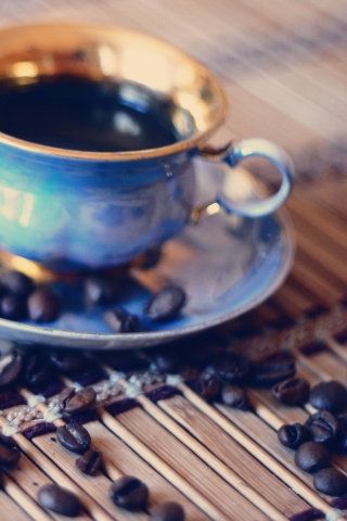 Чашка кофе и немного зерен обои