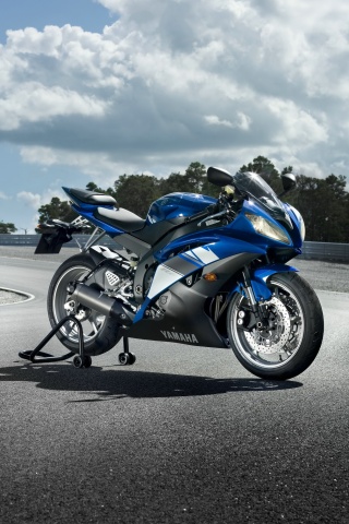 Yamaha R6 на трассе обои