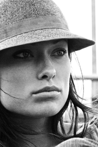 Оливия Уайлд в шикарной шляпе обои