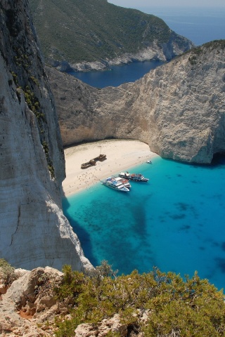 Яхты в бухте обои