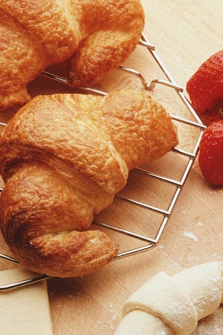 Круассаны с клубникой обои