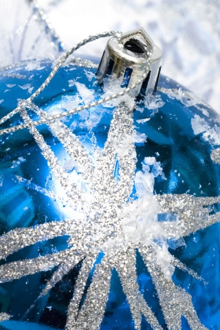 Синий елочный шар обои