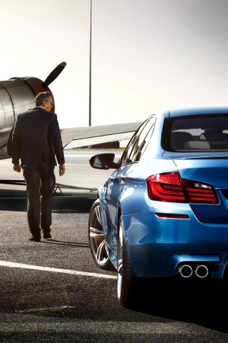 BMW F10 M5 на аэродроме обои
