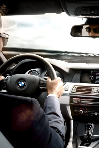 За рулём BMW F10 обои