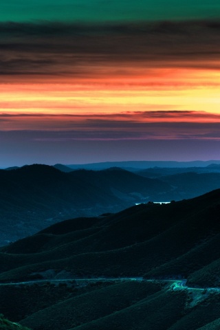 Дорога спускается с гор в долину обои
