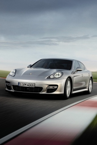 Автомобиль на треке обои